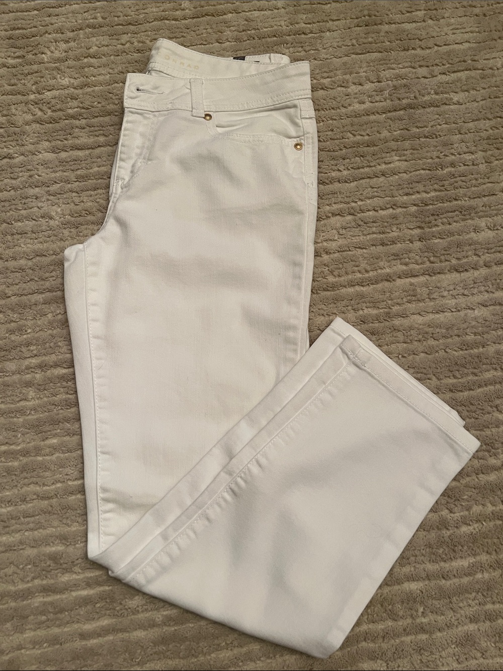 White Women’s High-Rise Straight Capri